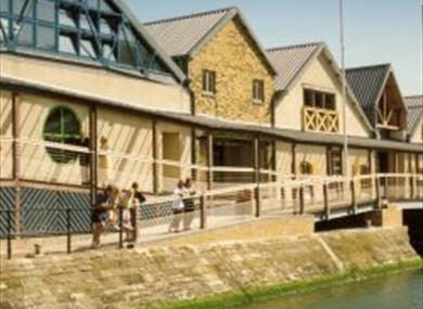 De Bradelei Wharf