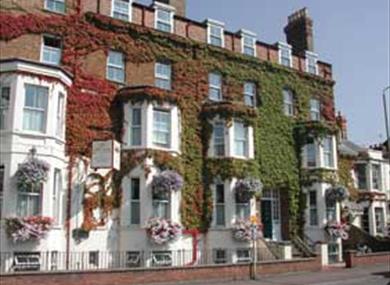 Large Victorian guest house close to city centre