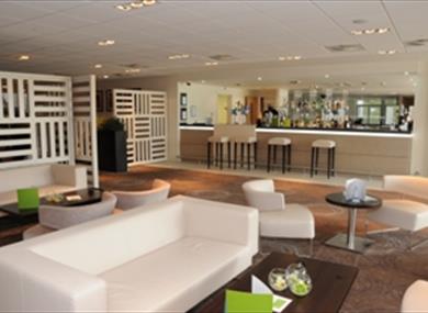 Bar area and lounge at Holiday Inn Winchester