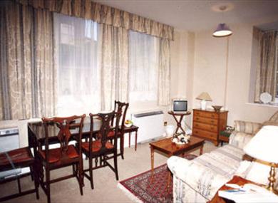 6 The Courtyard Lounge