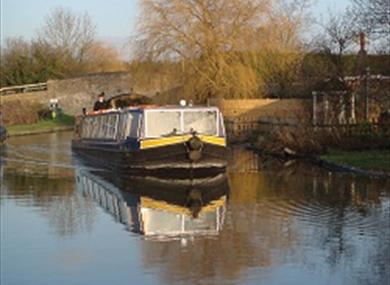 Grand Union Canal, Grebe Cruises