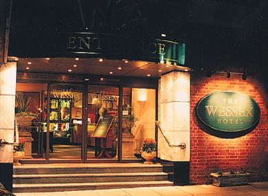 Mercure Wessex Hotel, front entrance at night